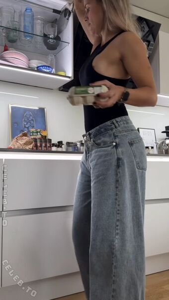 Adrienne Koleszar Nackt Leaks OnlyFans Foto 60