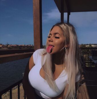 Amelie Bruschi Nackt Leaks OnlyFans Foto 14