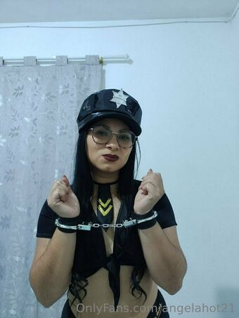 angelahot21