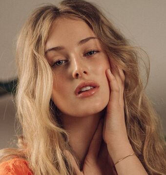 Anna Van Patten