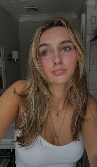 Annabelle Gesson