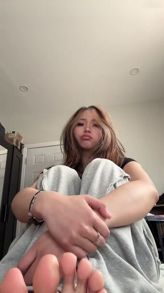 Annie Zheng (@cellow111)