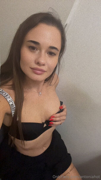 antoniahot