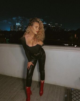 Caroline Wall