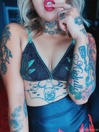 Carolinehellcat Nackt Leaks OnlyFans Foto 1