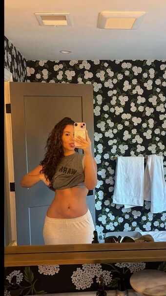 Catherine Mcbroom / Catherine Paiz