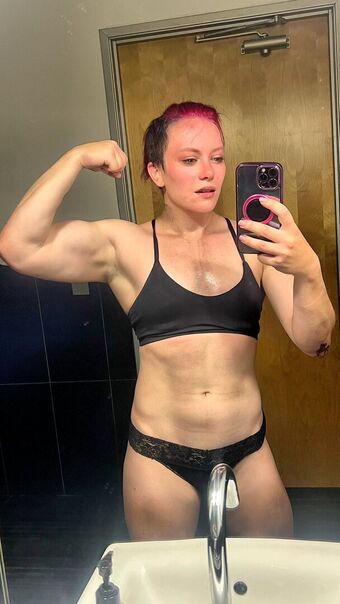 Claire Max