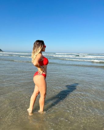 Deolane Bezerra