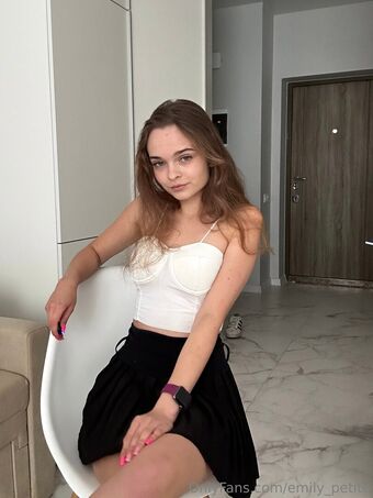 emily_petite