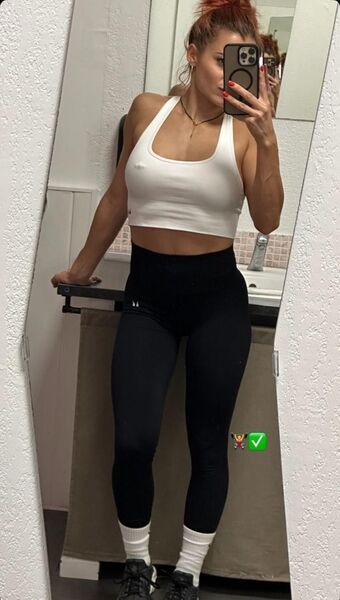 Giulia Snz Nackt Leaks OnlyFans Foto 3