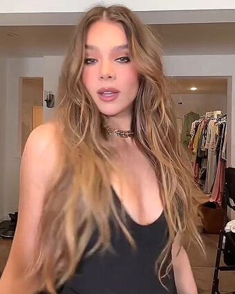 Hailee Steinfeld