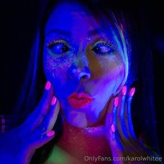 karolwhitee