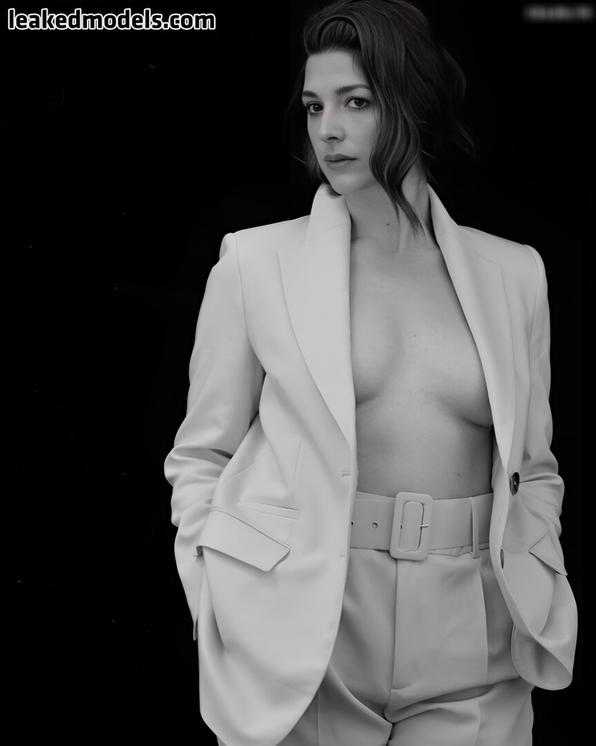 Body arching in exquisite pleasure