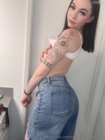 KimmyK (@exclusivekimmyk)