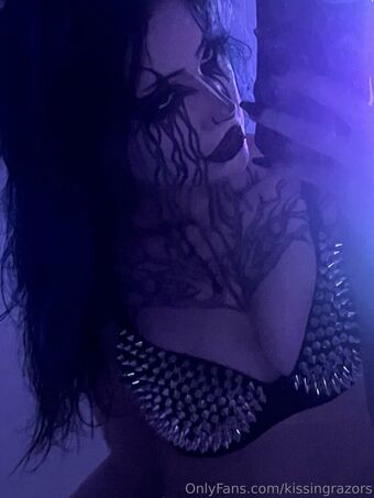 kissingrazors