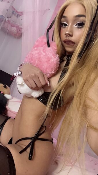 lapbrat zowey spittykitten poutikitty