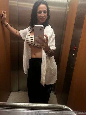 leoniss69 Nackt Leaks OnlyFans Foto 1