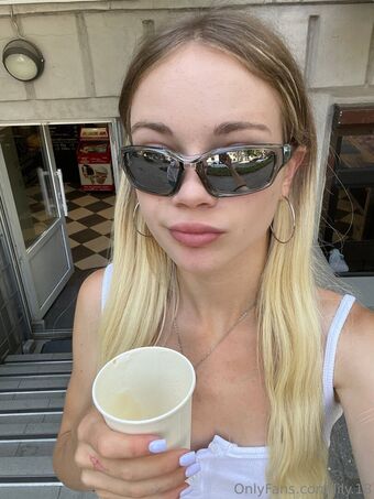 lily.18 Nackt Leaks OnlyFans Foto 24