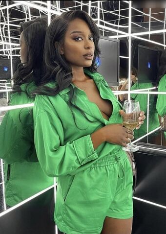 linda-nobat Nackt Leaks OnlyFans Foto 30