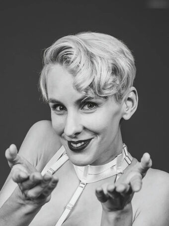 Lisa Eckhart Nackt Leaks OnlyFans Foto 30