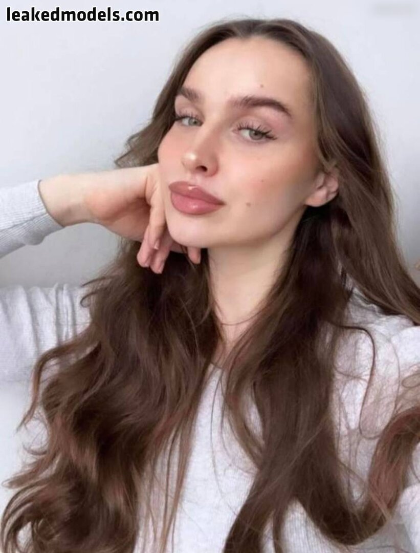 Louisa jindaoui nackt