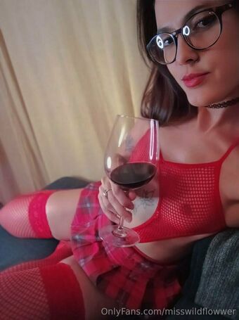 misswildflowwer Nackt Leaks OnlyFans Foto 9