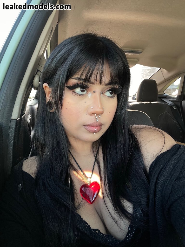 mitskisdaught3r  mitskisdaughterr Nackt Leaks OnlyFans Foto 2 - Geleakte  Models