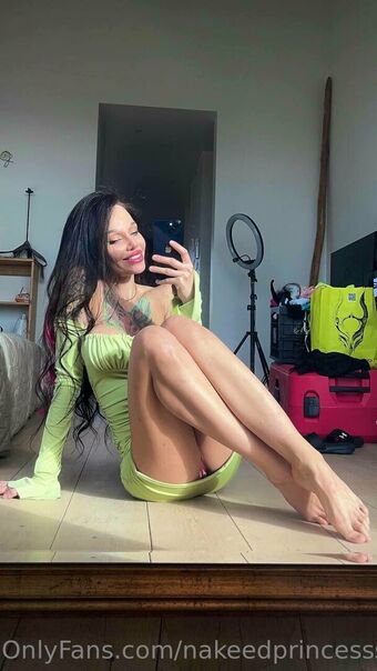nakeedprincesss