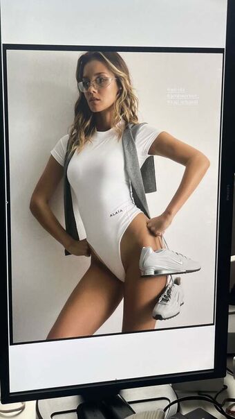 Nicola-cavanis Nackt Leaks OnlyFans Foto 946