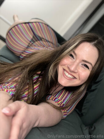 pretty.little.ella Nackt Leaks OnlyFans Foto 8
