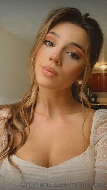 ryalierose Nackt Leaks OnlyFans Foto 40
