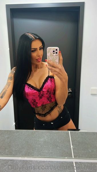Selina Fox