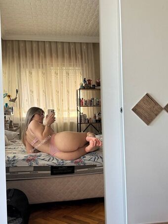 simgebarankoğlu Nackt Leaks OnlyFans Foto 3