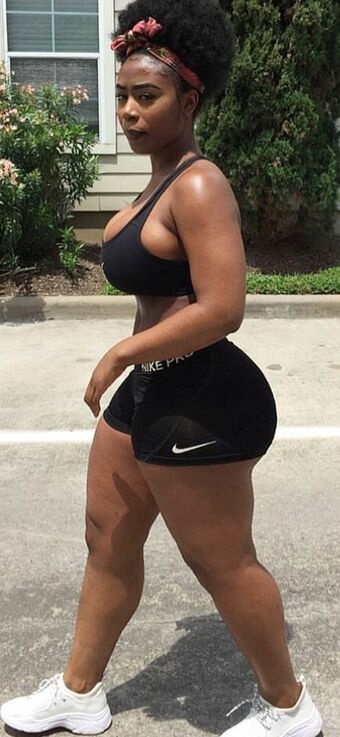 Uche Nackt Leaks OnlyFans Foto 4