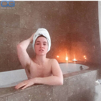 Verena Altenberger Nackt Leaks OnlyFans Foto 8