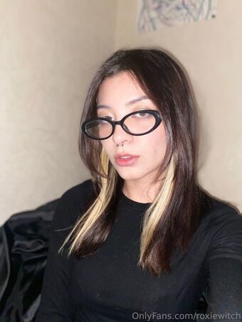 witch_roxie
